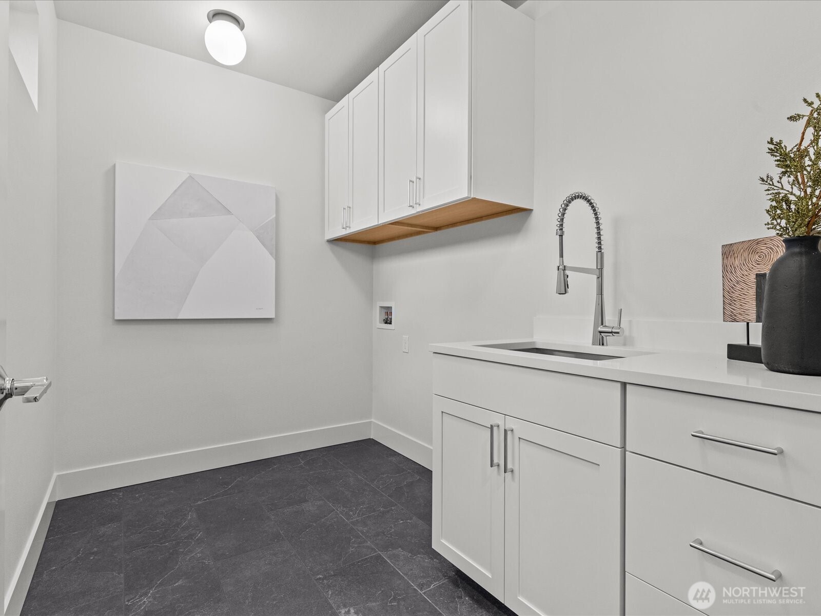 Spacious laundry room!