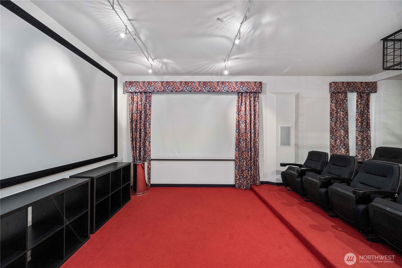 Private theater for residents to rent