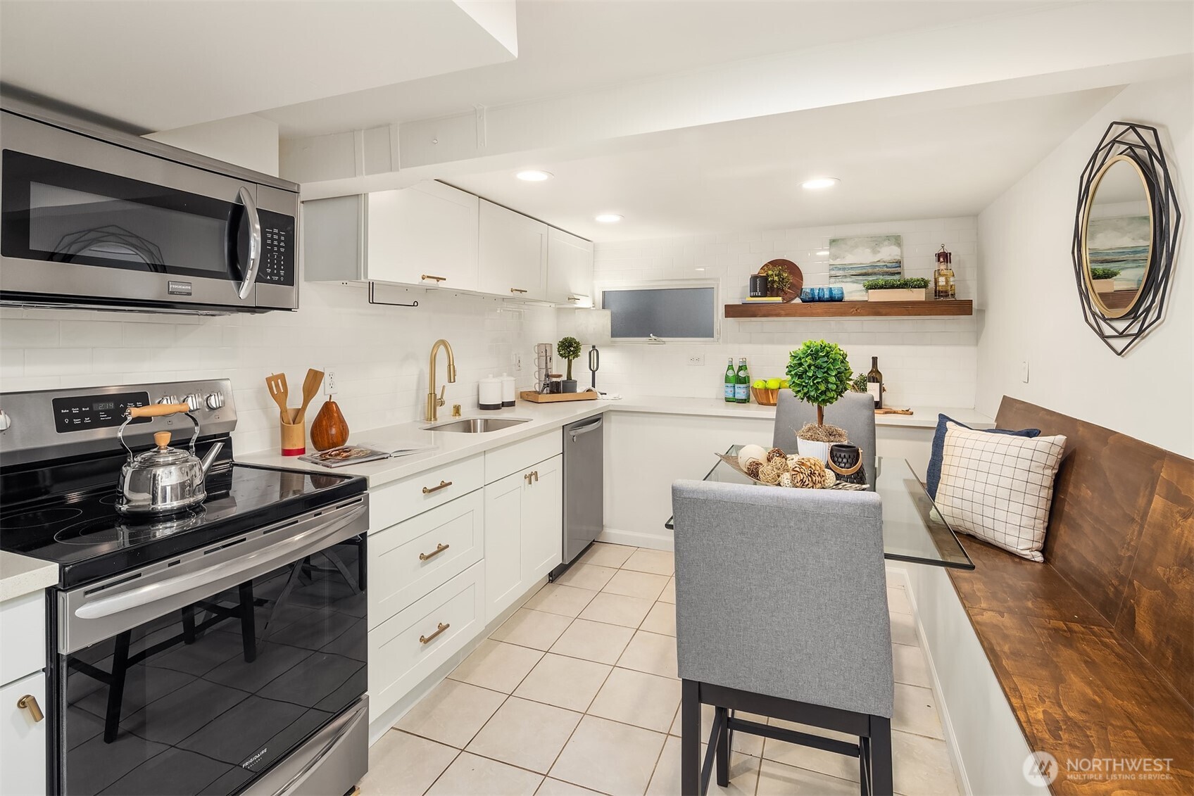 Air B & B? Rental income? Here we are in the fabulous fully equipped 2nd kitchen in the lower level ... stove, microwave, dishwasher and stainless steel fridge, a chef has everything they need.