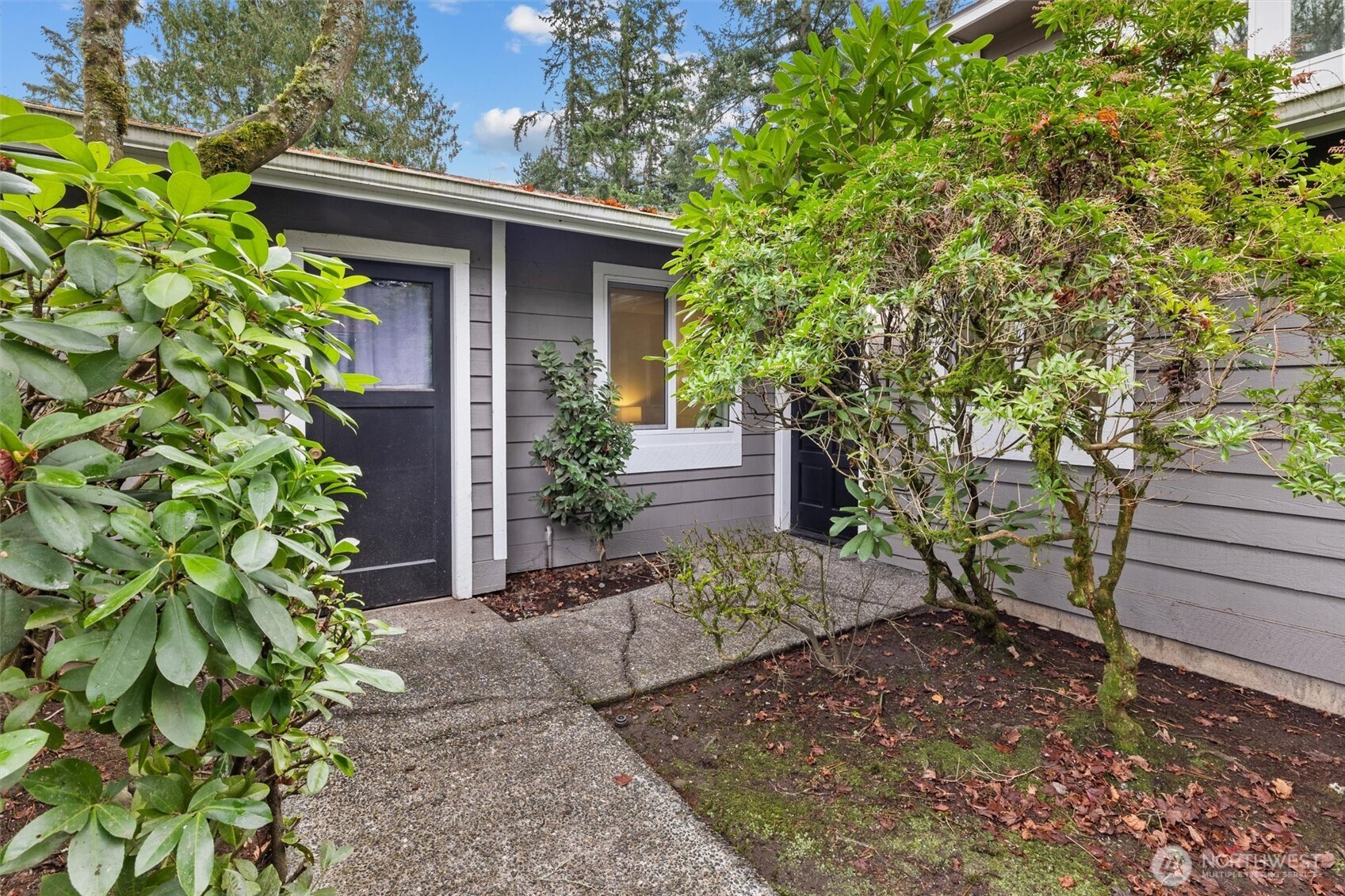 Access the garage directly next to your front door!