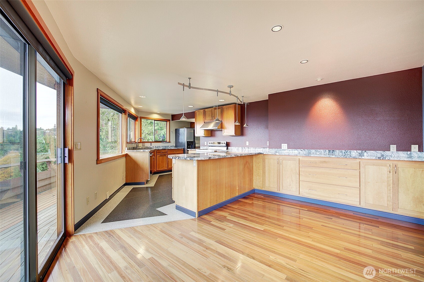 Open concept kitchen/dining room great for entertaining