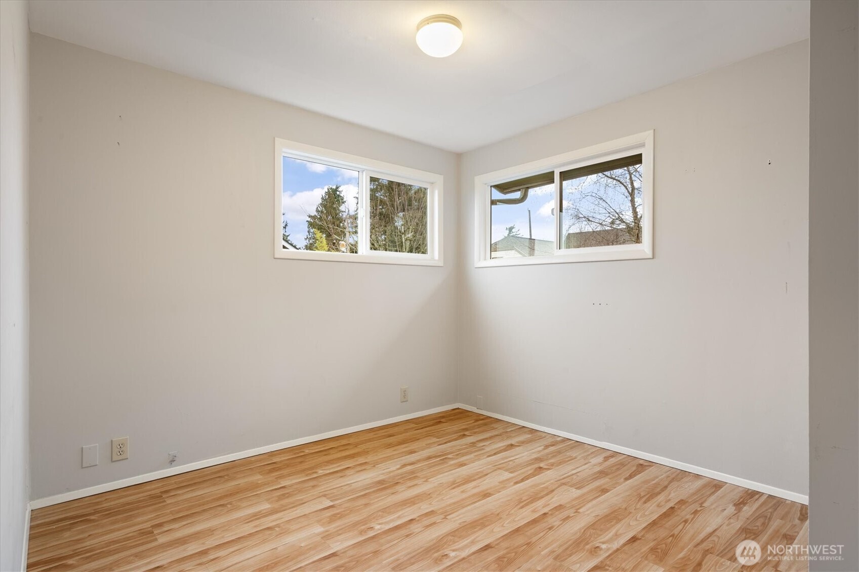 Second upstairs bedroom