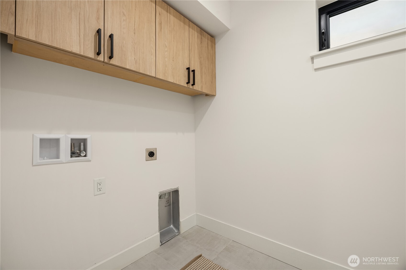 Full Size Laundry Room