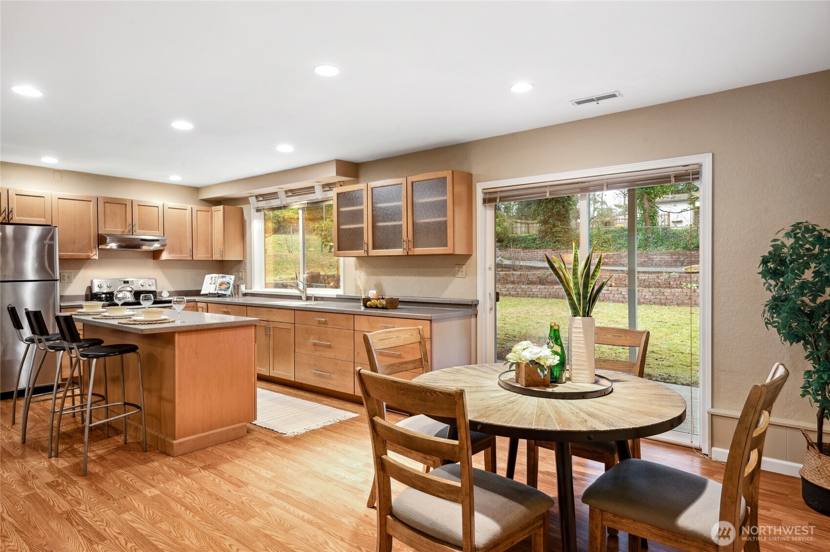 lower level full kitchen with eating area