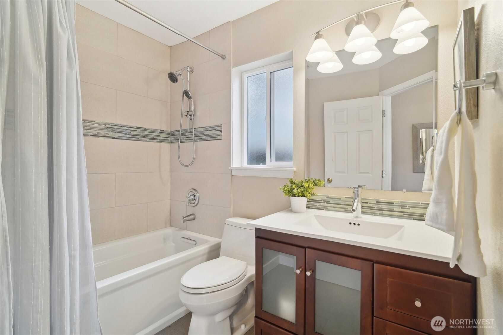 Stylish full bathroom off of the primary suite.