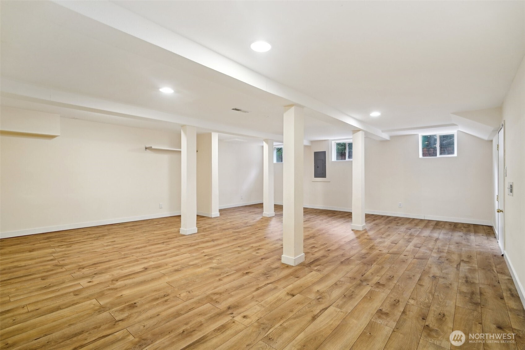 This huge bonus space is ready for you and your imagination! So many options for this space - and so much room for activities!