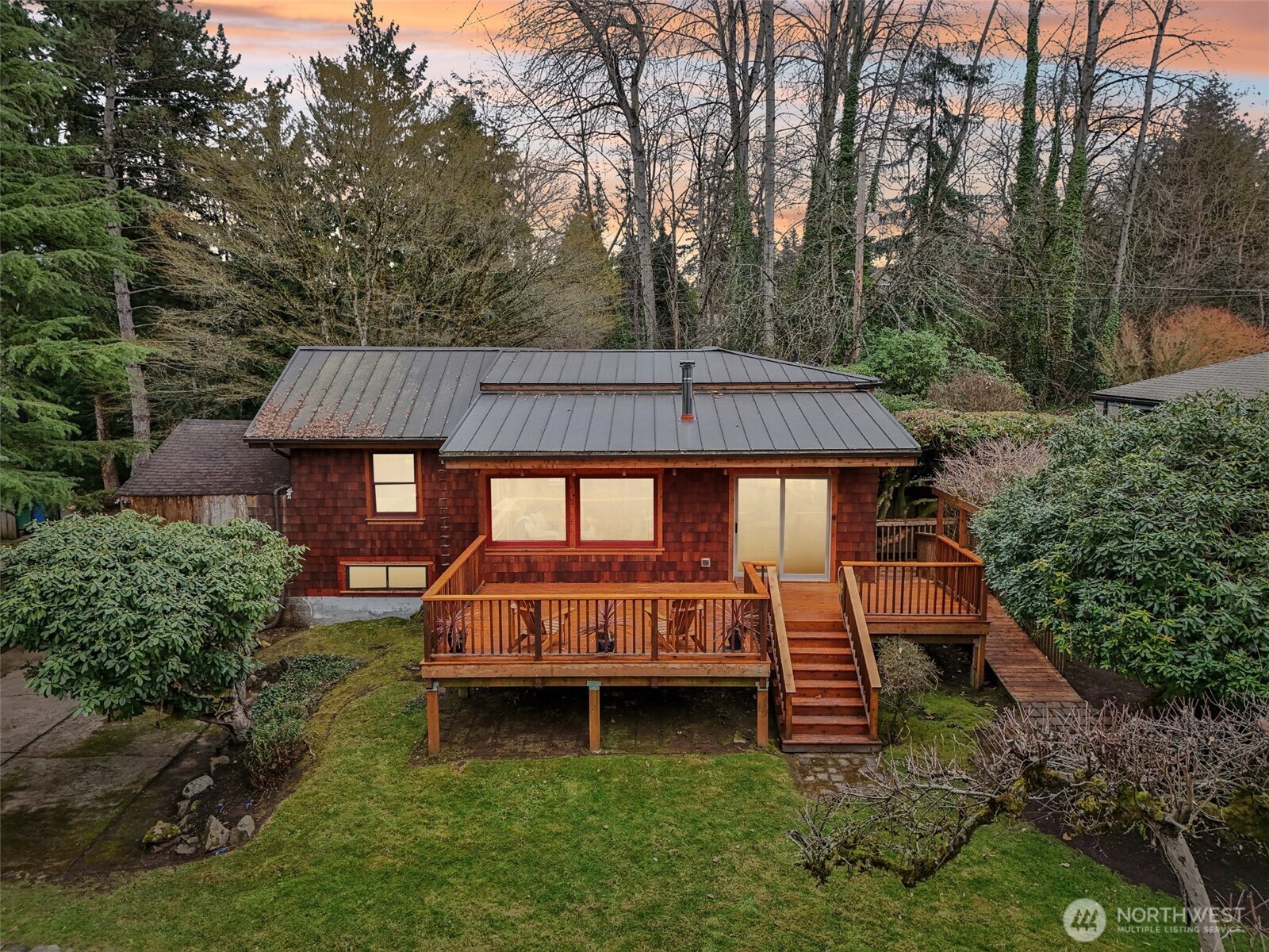 Large deck with two different access points.