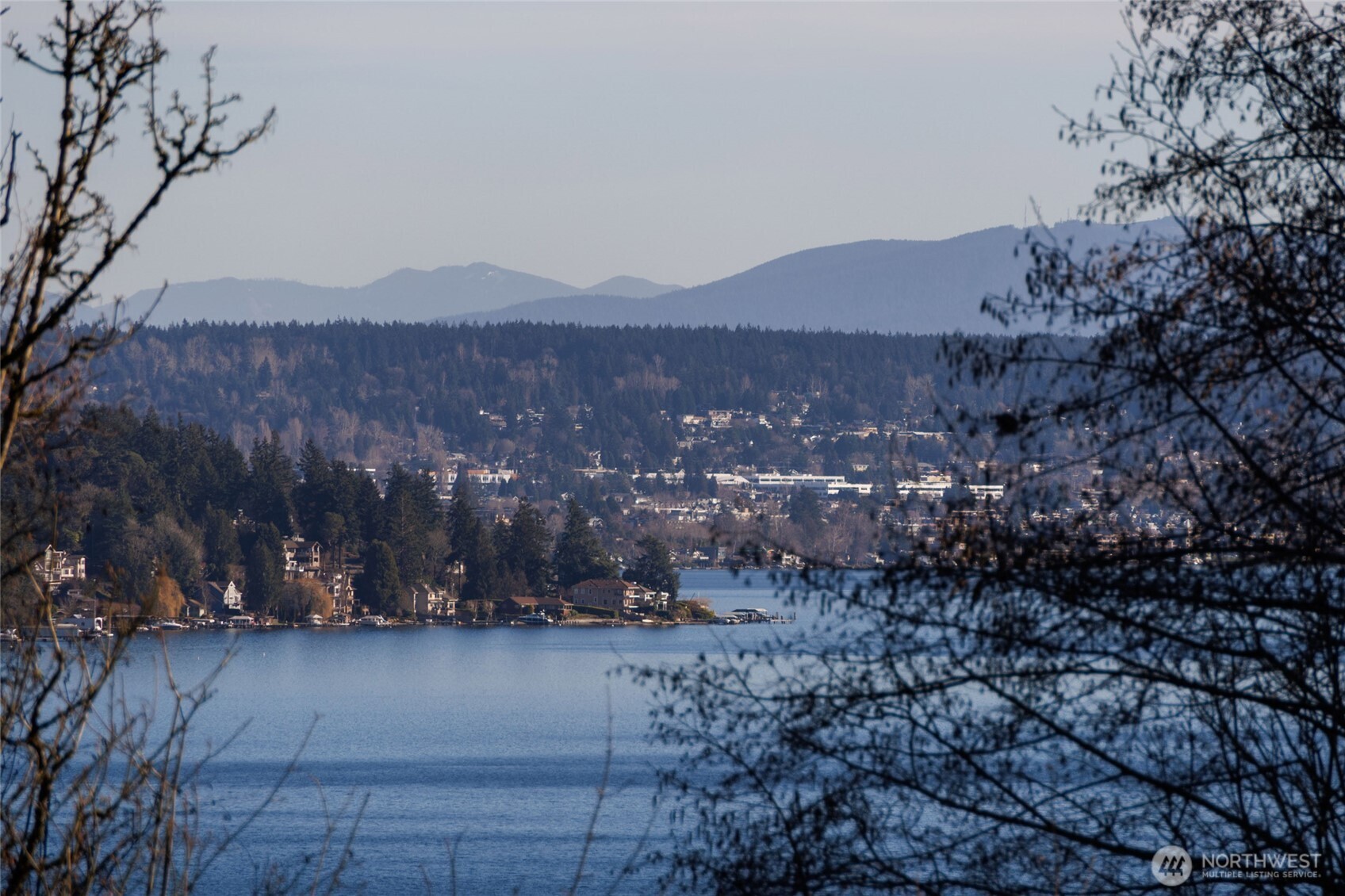 Breathtaking panoramic views of the lake & mountains.