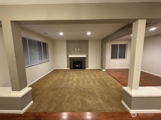 eating area off kitchen to living room  great open concept