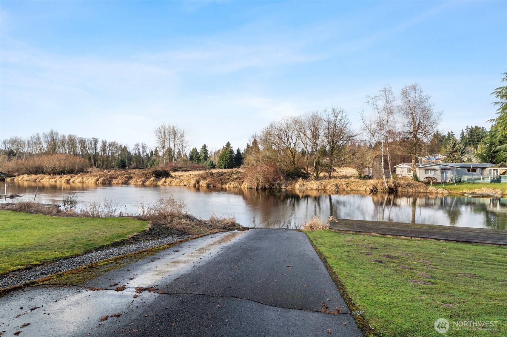 Sammamish River, leading out to Lake Washington.