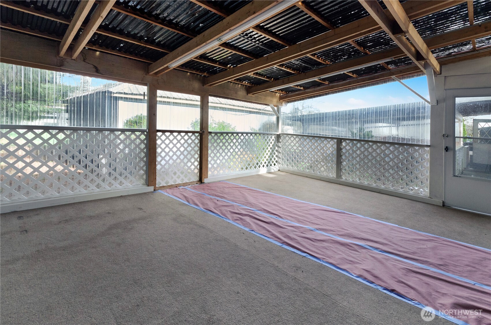 Enclosed deck