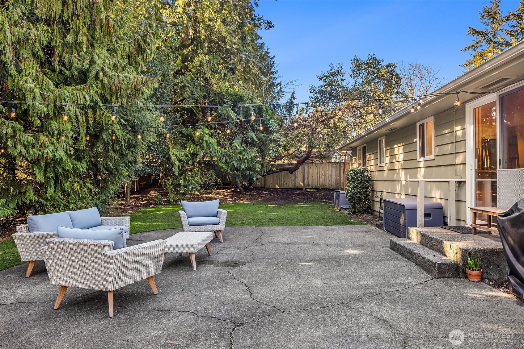 Outdoor patio with room for entertaining.