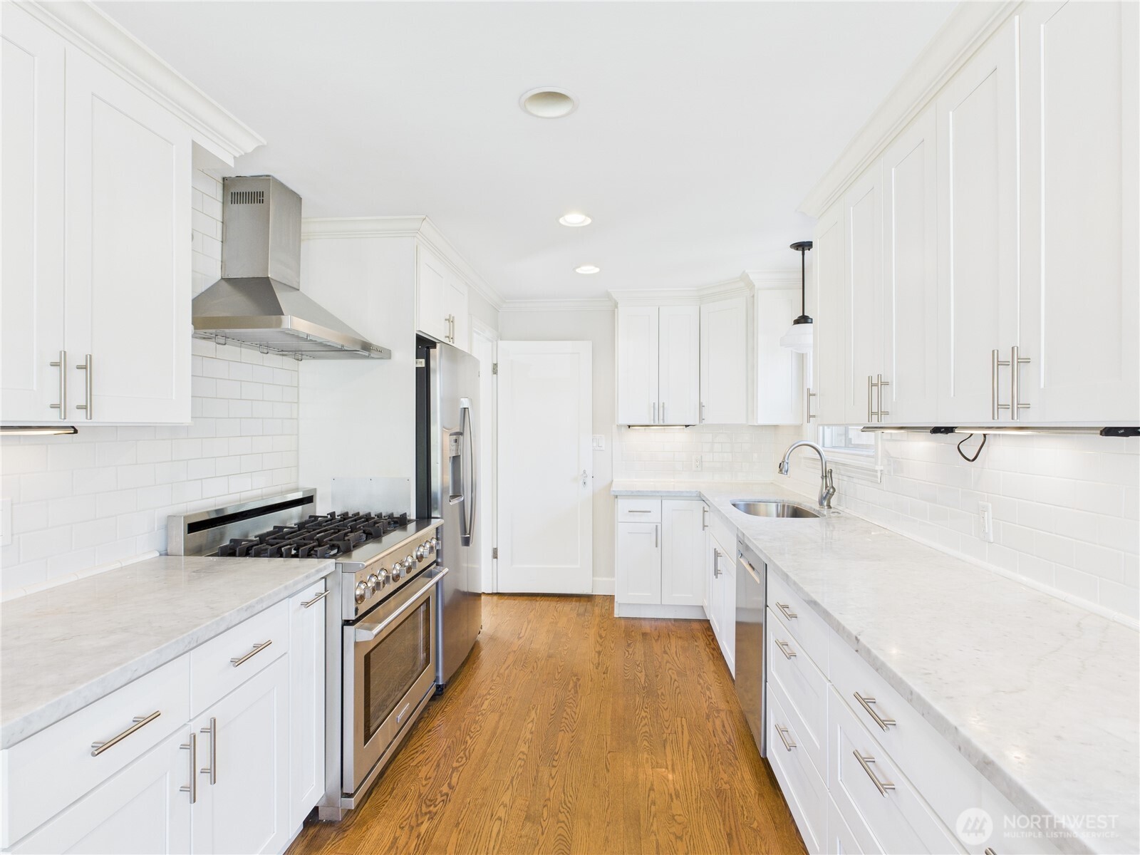 Chef kitchen with custom cabinets