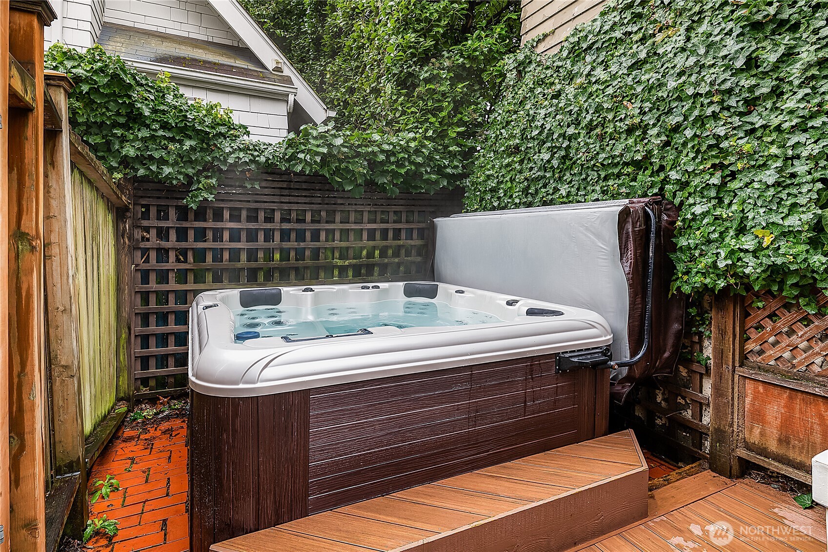 Hot tub on the deck.