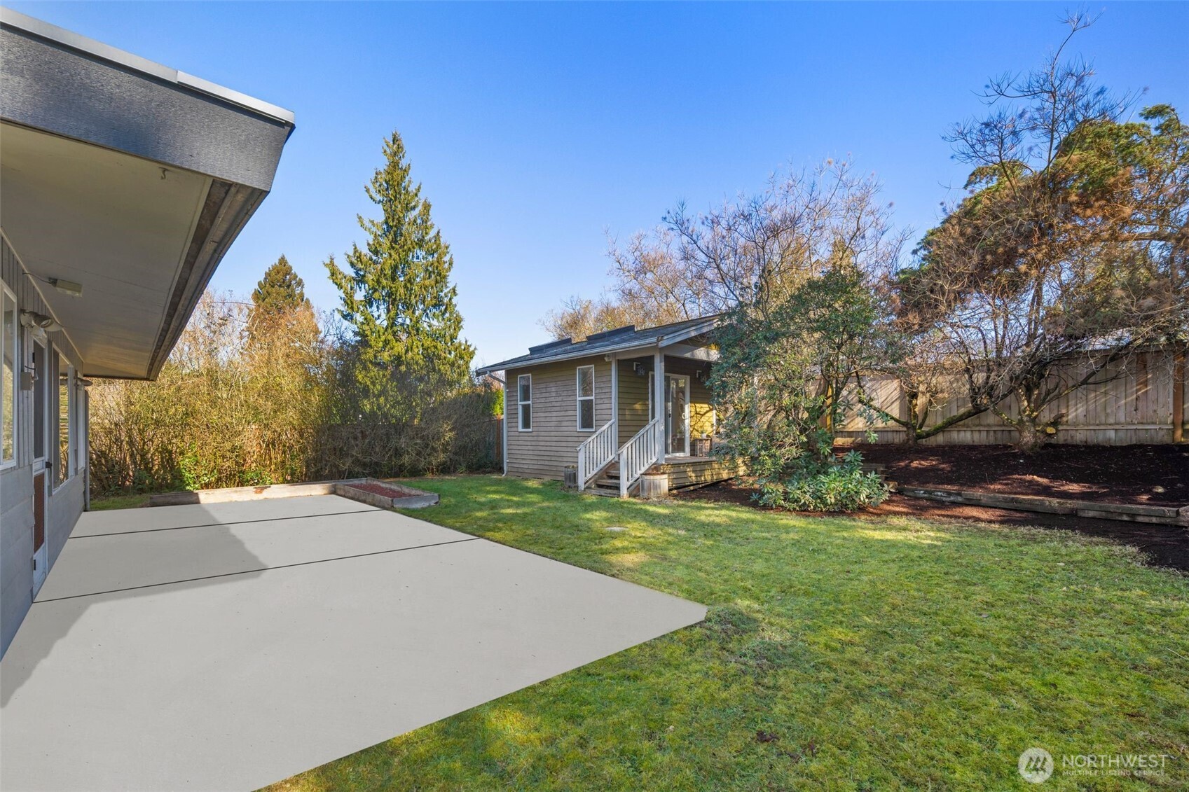 Huge outdoor yard and patio