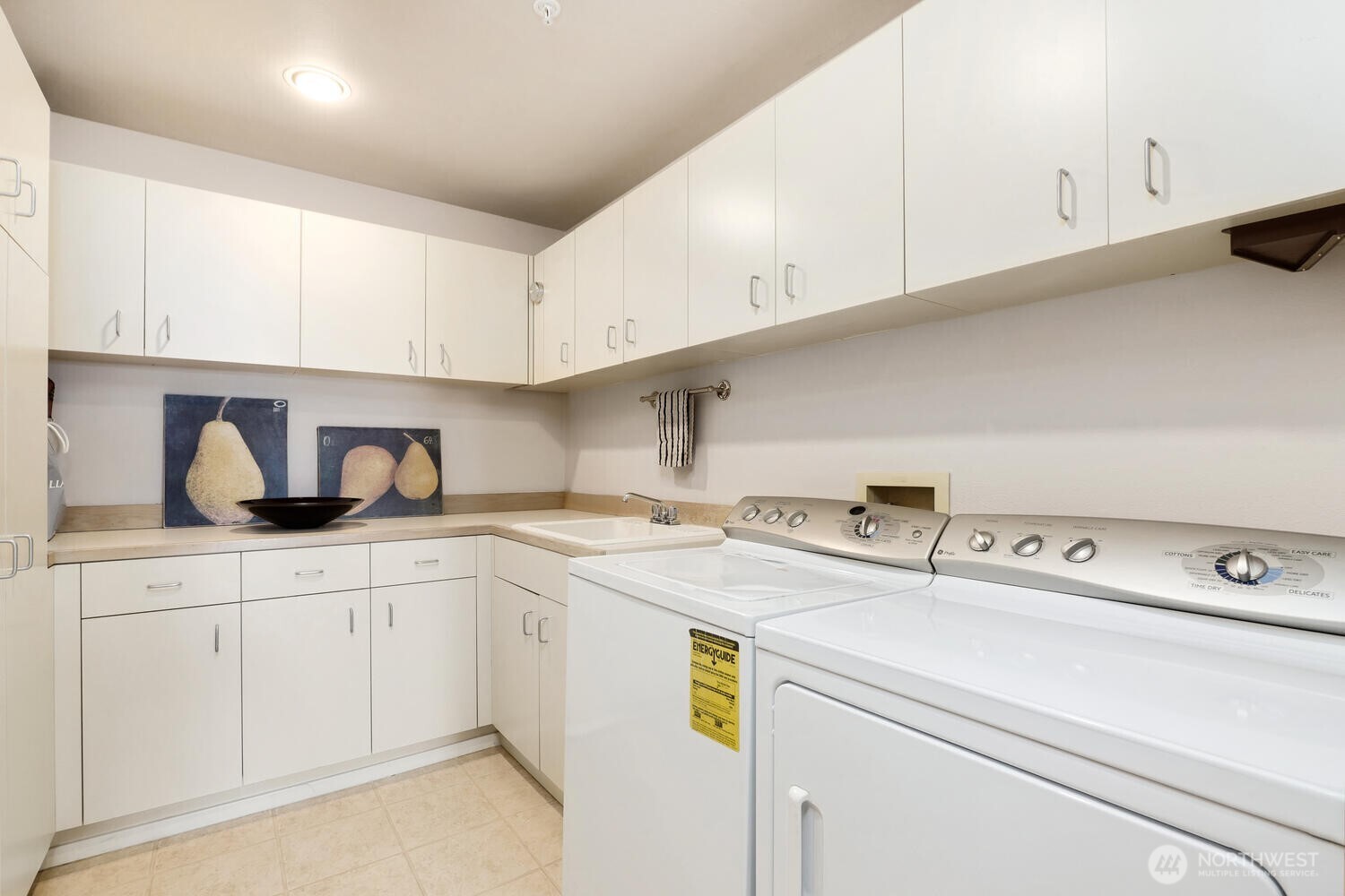 Laundry walk-in pantry