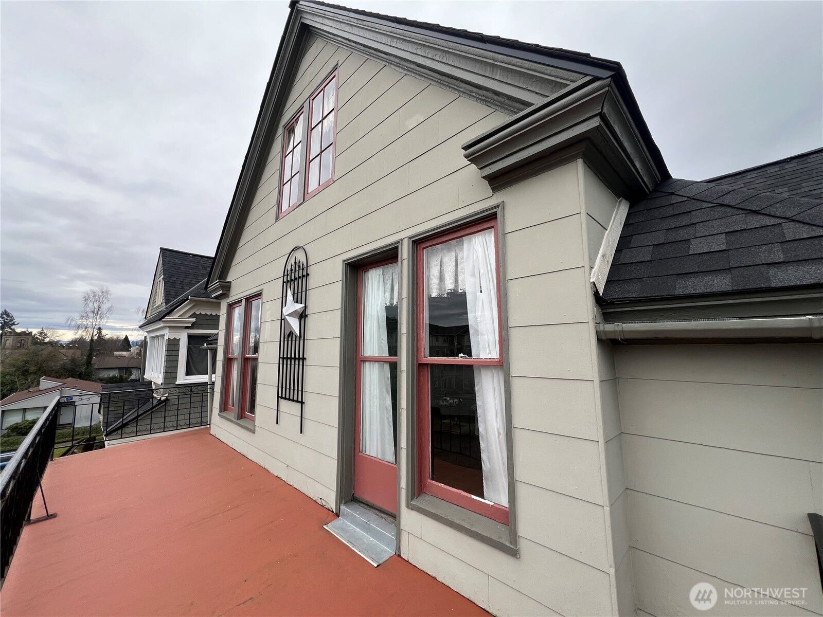 2nd floor deck with views