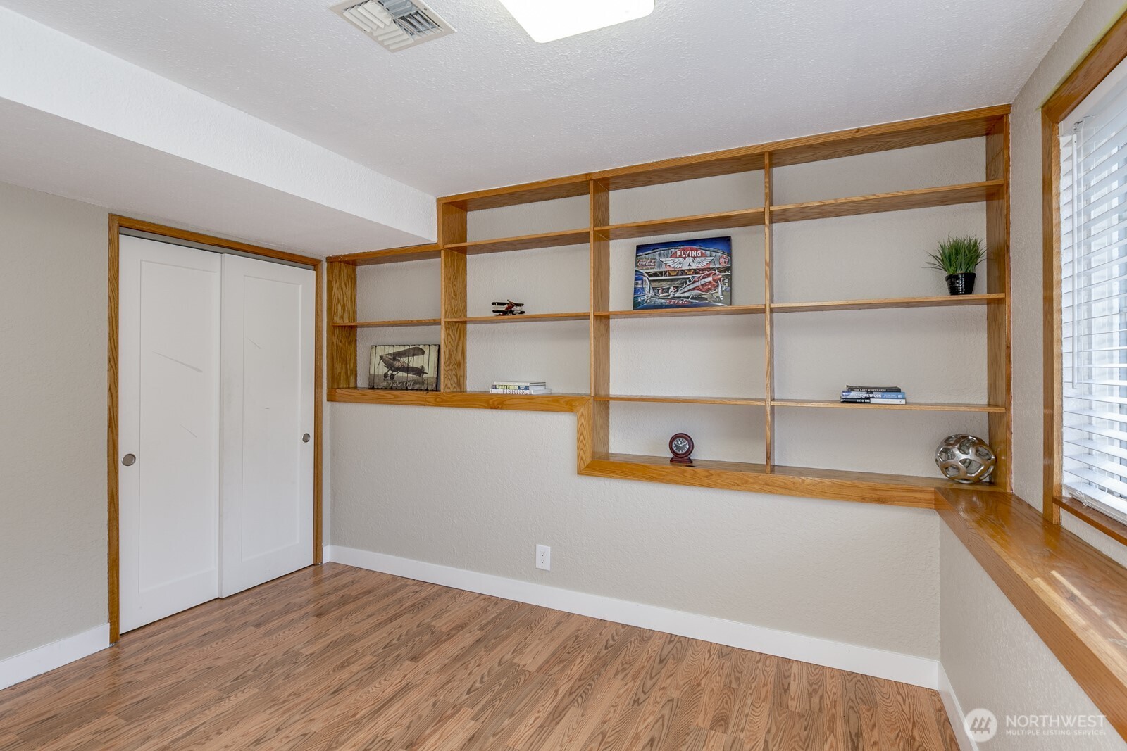 Lower bedroom includes a TV and mount!  Low maintenance laminate hardwood floors.