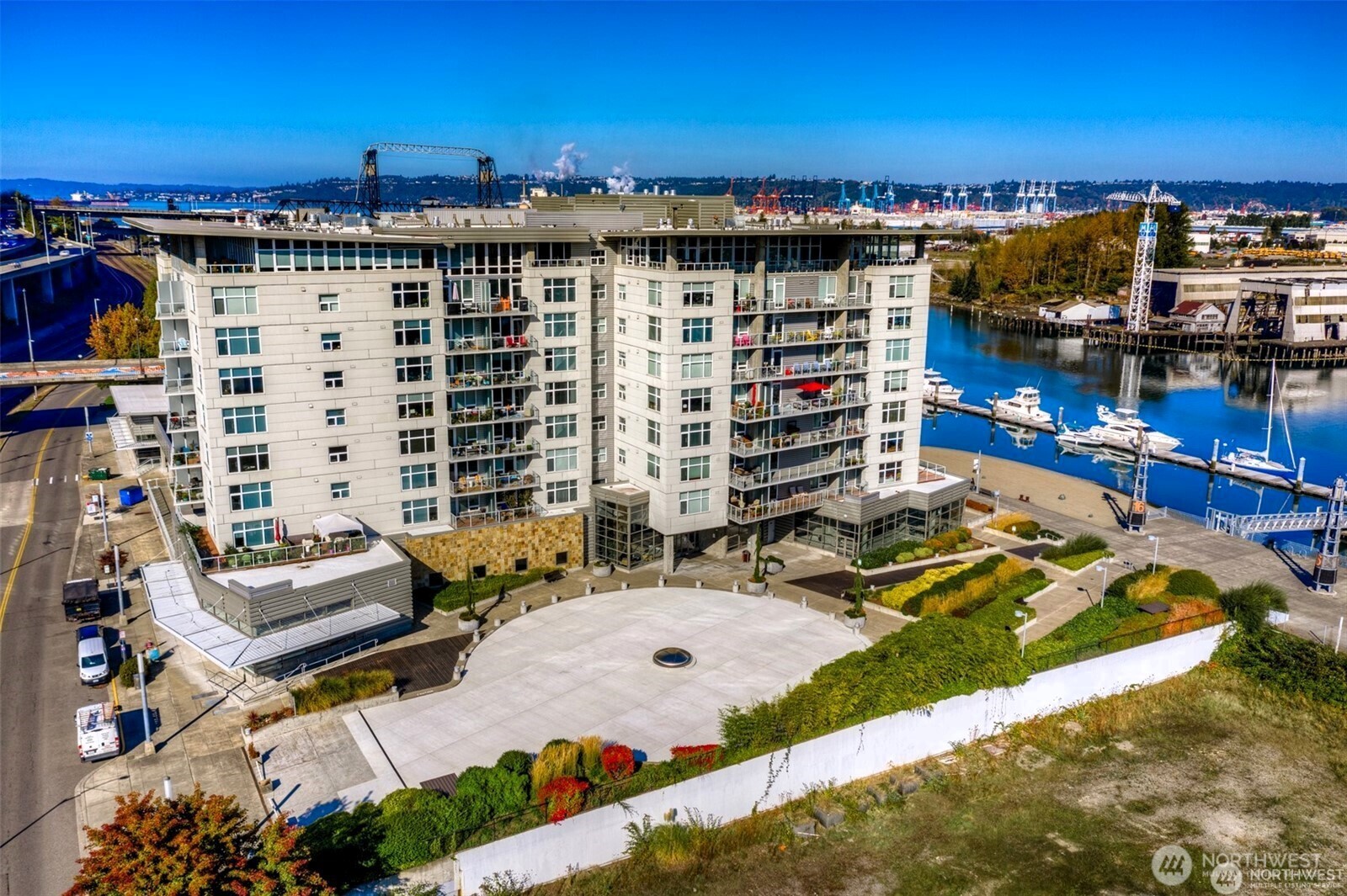 A gorgeous aerial view of the Esplanade entry circle.