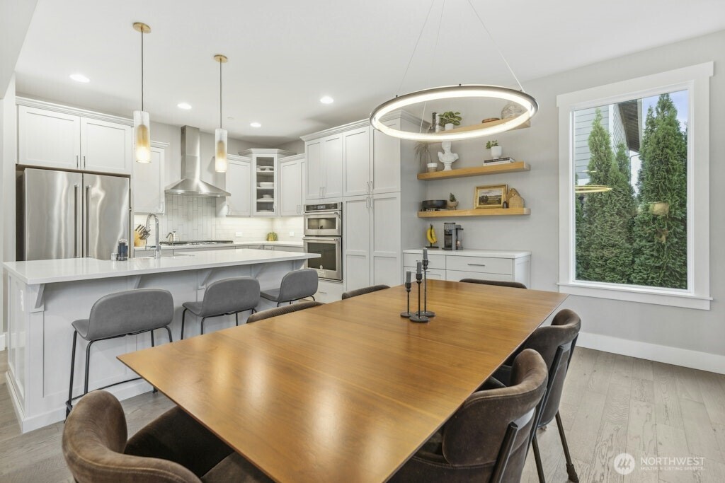 Dining space off of the kitchen.