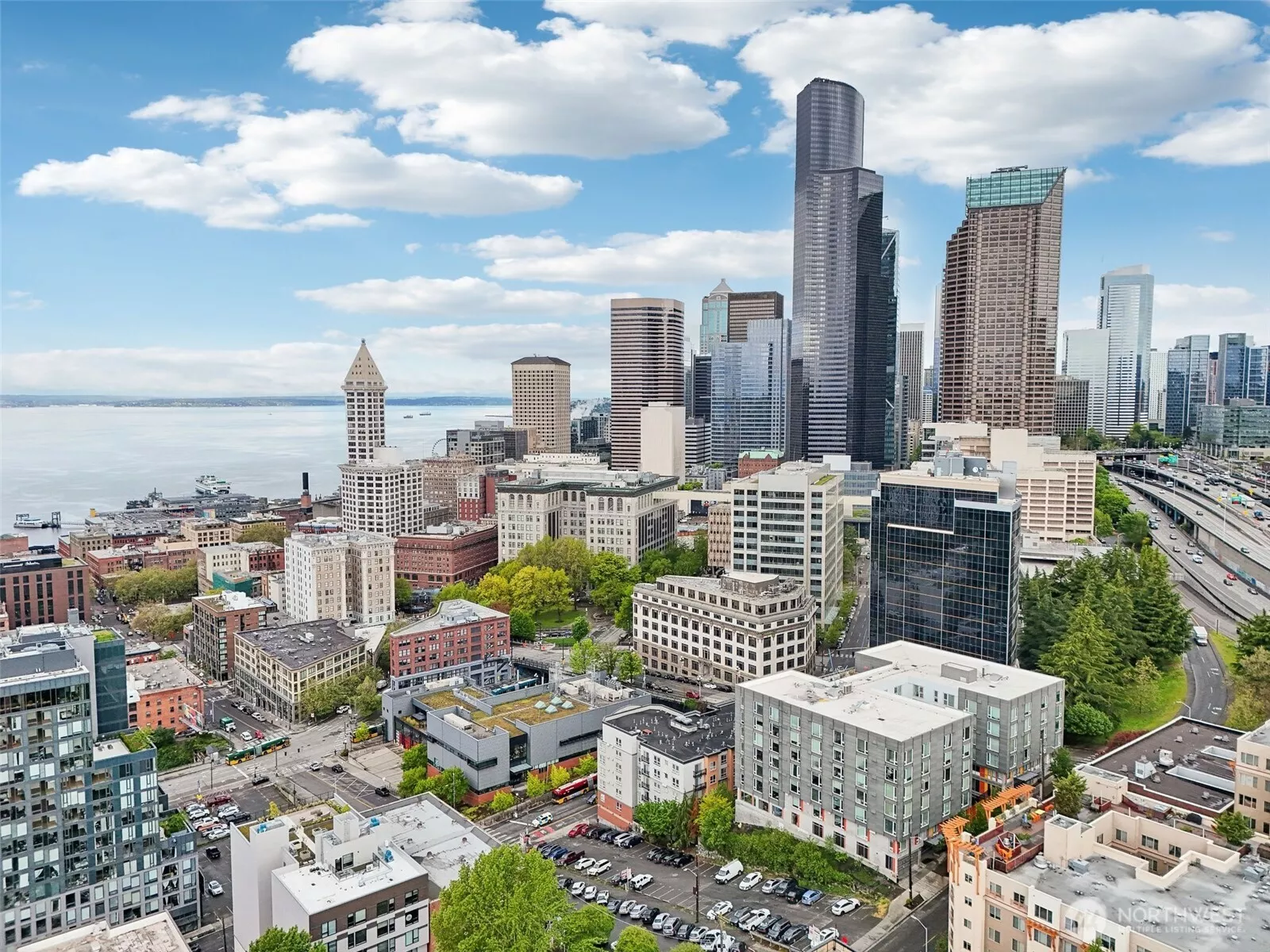 Incredible downtown location that's also close to the waterfront and the new Waterfront Park!