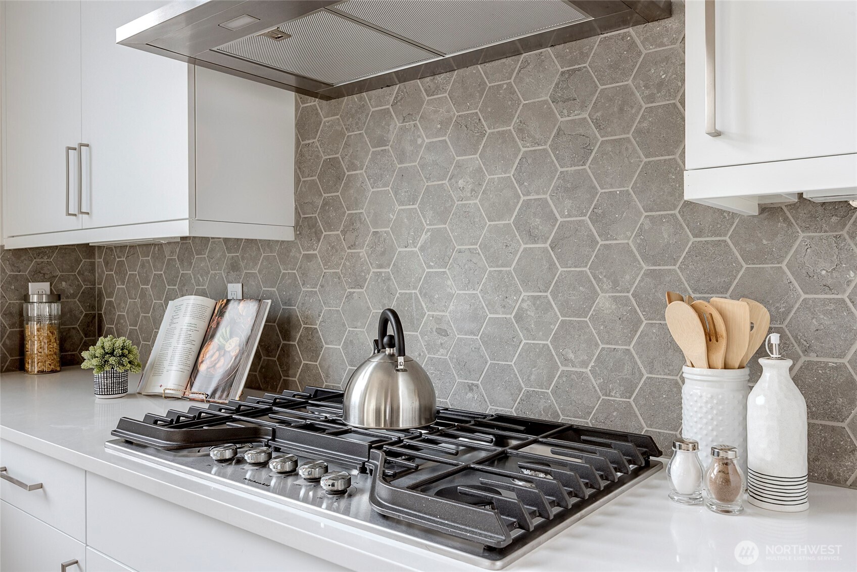 Stunning kitchen finishes! (model home lot 24)