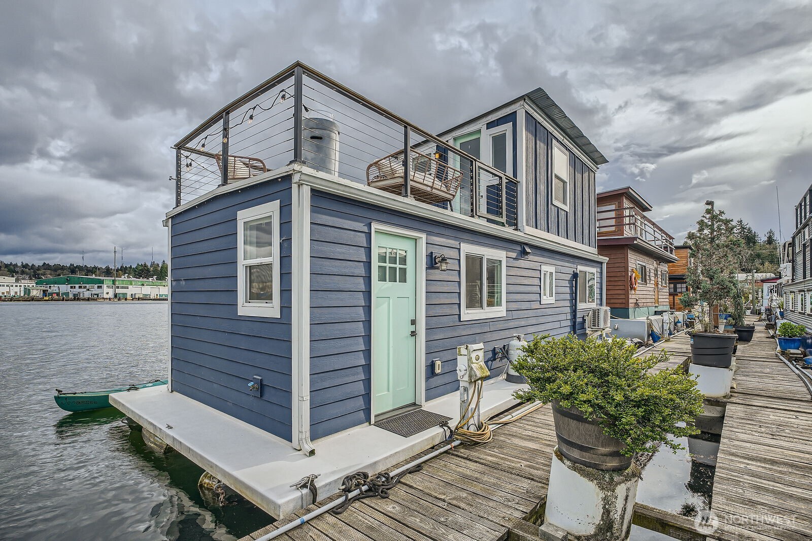 Full walk around deck to access all the windows and siding for maintenance and kayaks.