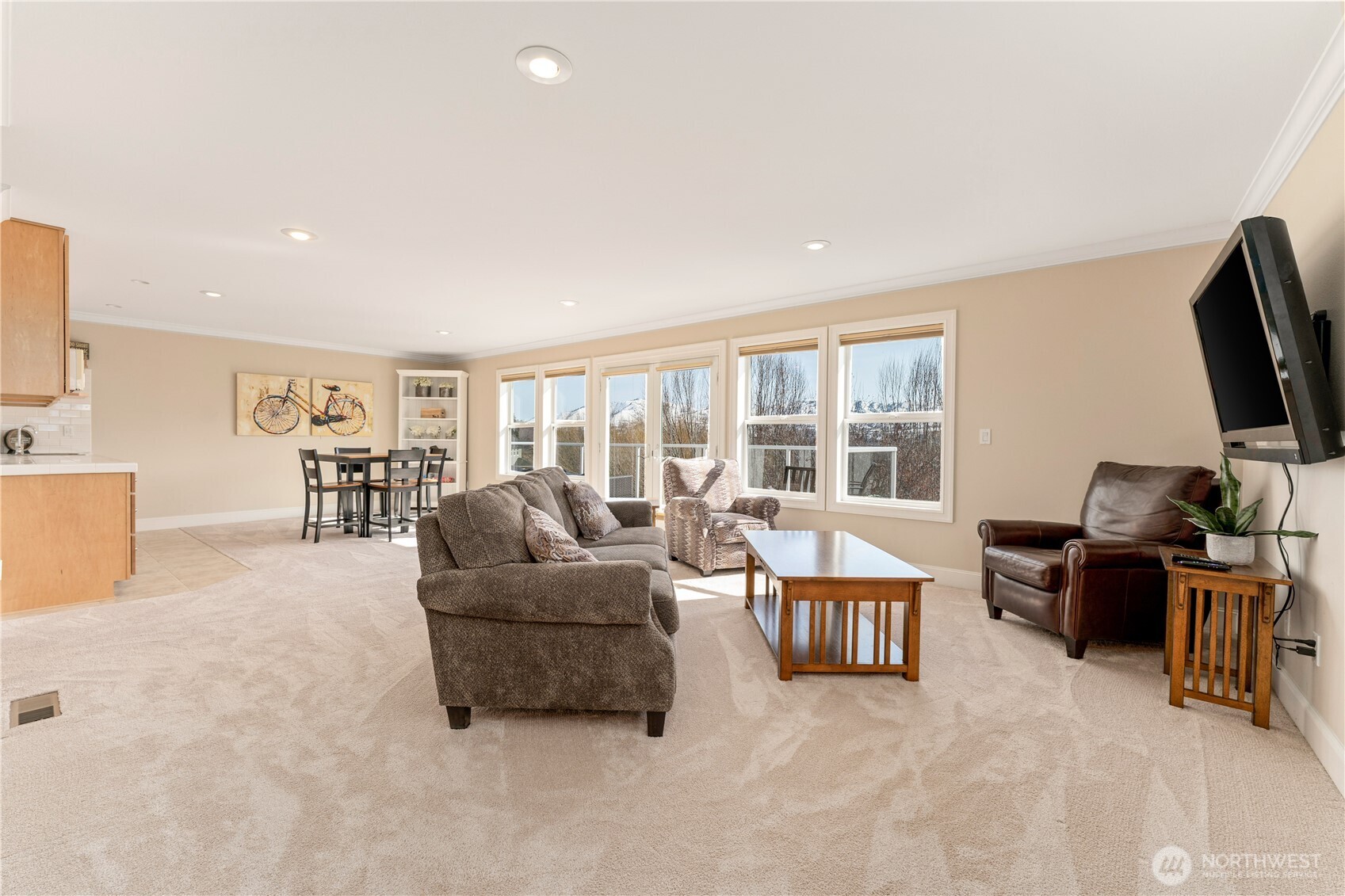 Family/Entertainment Room - Upstairs