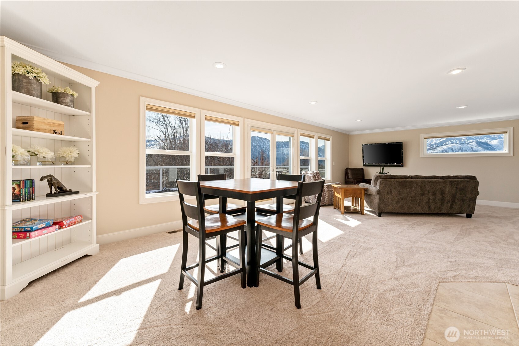 Family/Entertainment Room - Upstairs