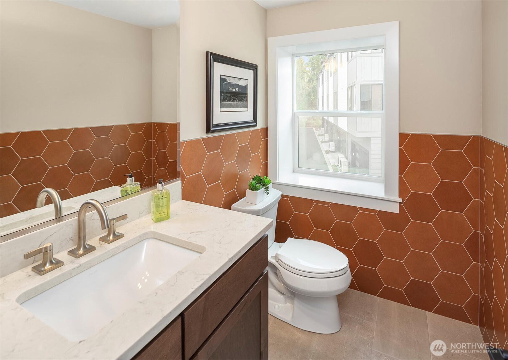 Main Floor 1/2 Bath