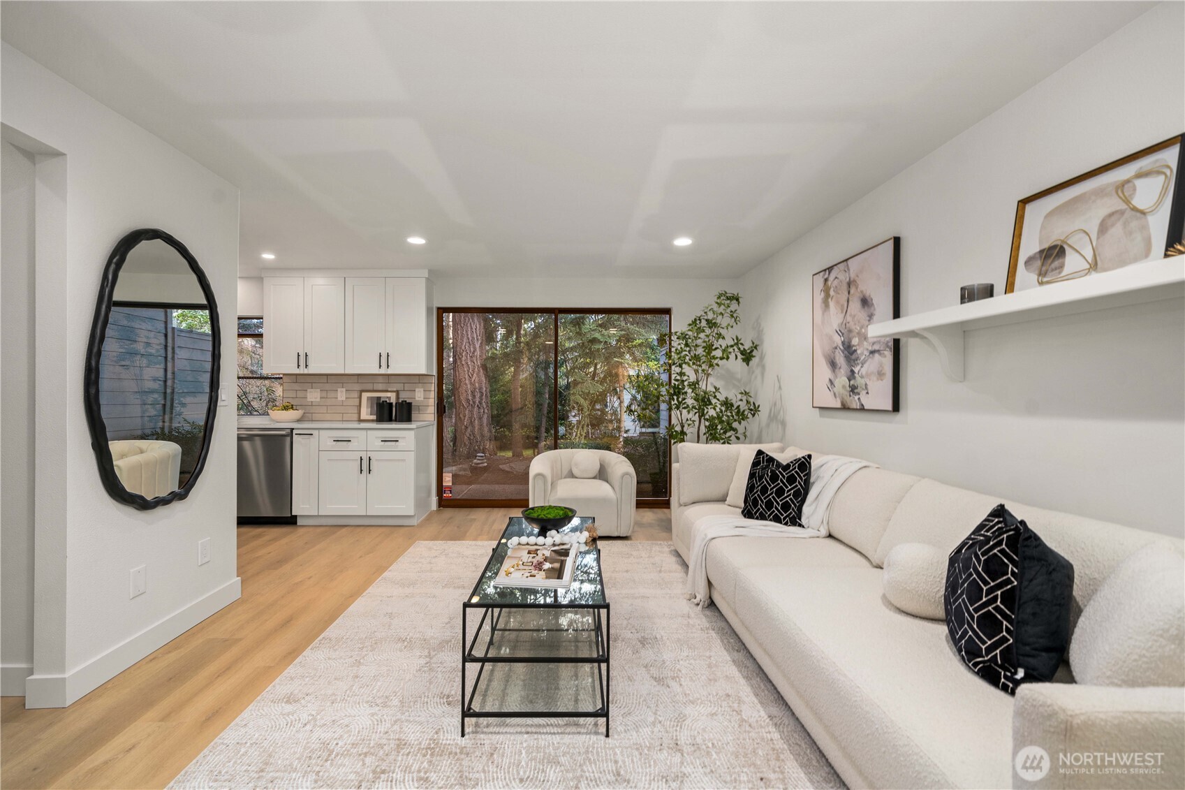 Additional living room, spacious