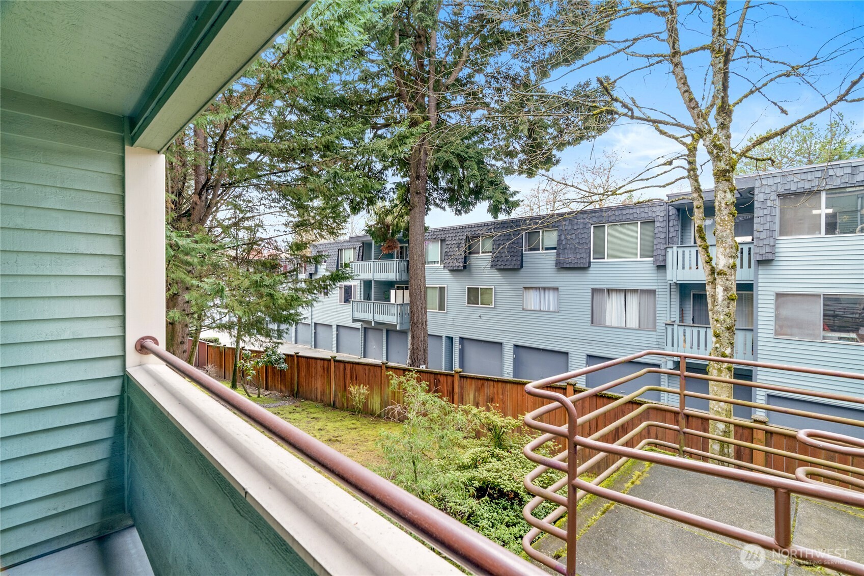 Front walkway with stairs or ramp