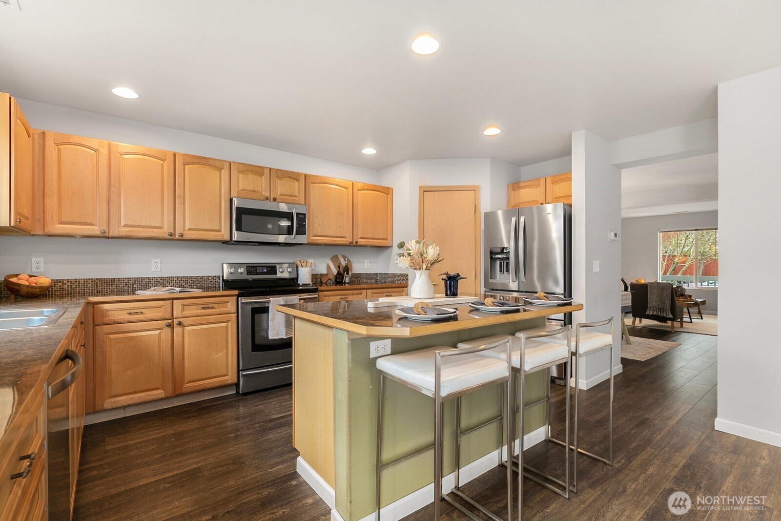 Large kitchen with breakfast bar.