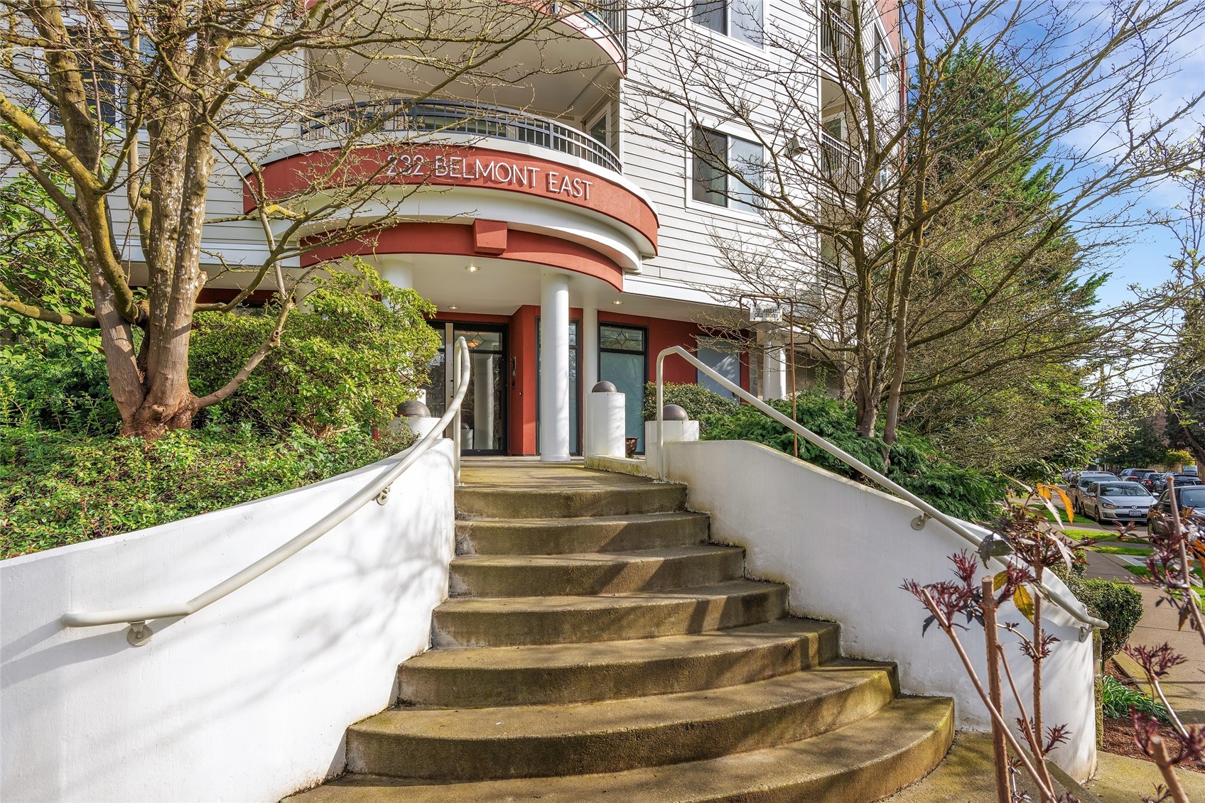 Welcome Home to this "Walker's Paradise"!!
