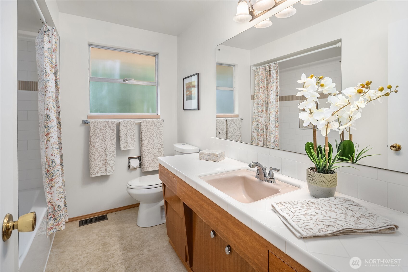 Large main floor bath.