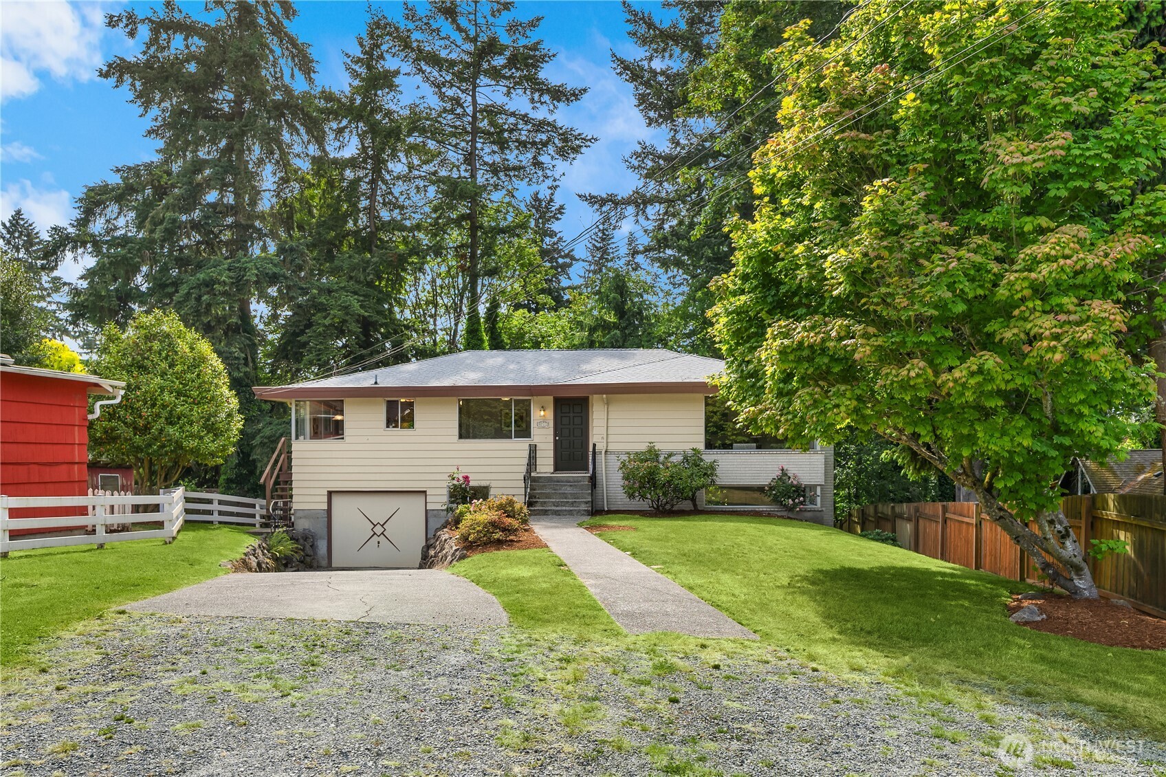 Room for RV or other vehicles. Great House!