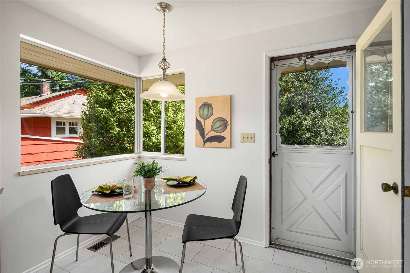 Additional eat-in kitchen area.