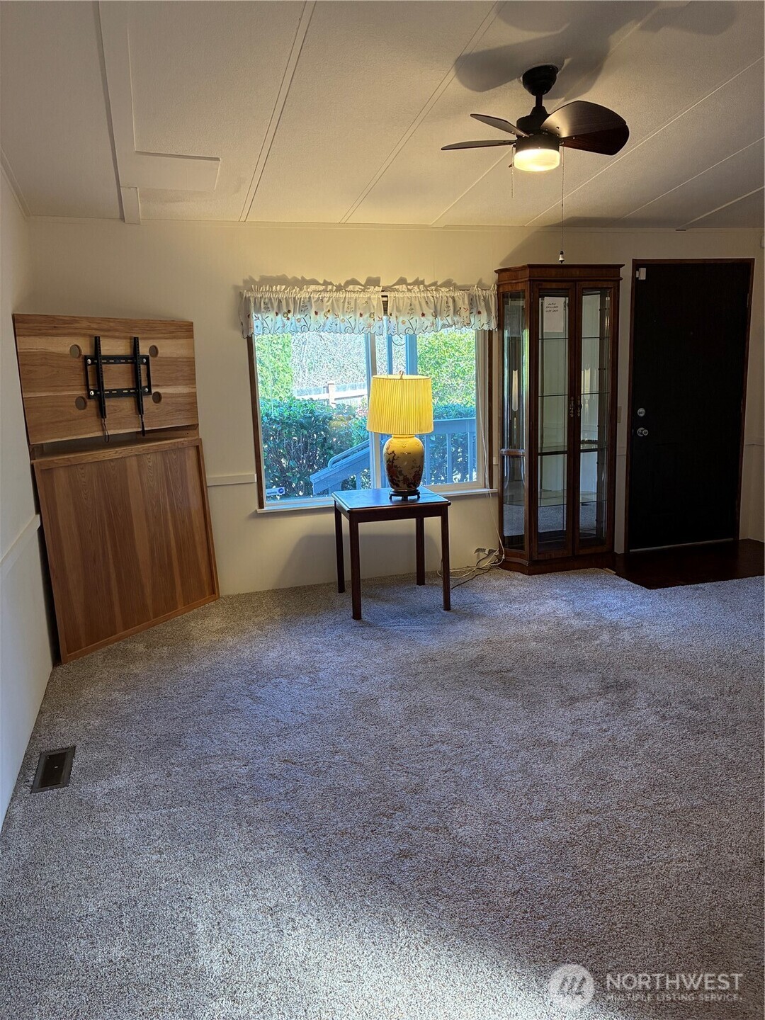 Living Room has Vaulted Ceiling with Fan