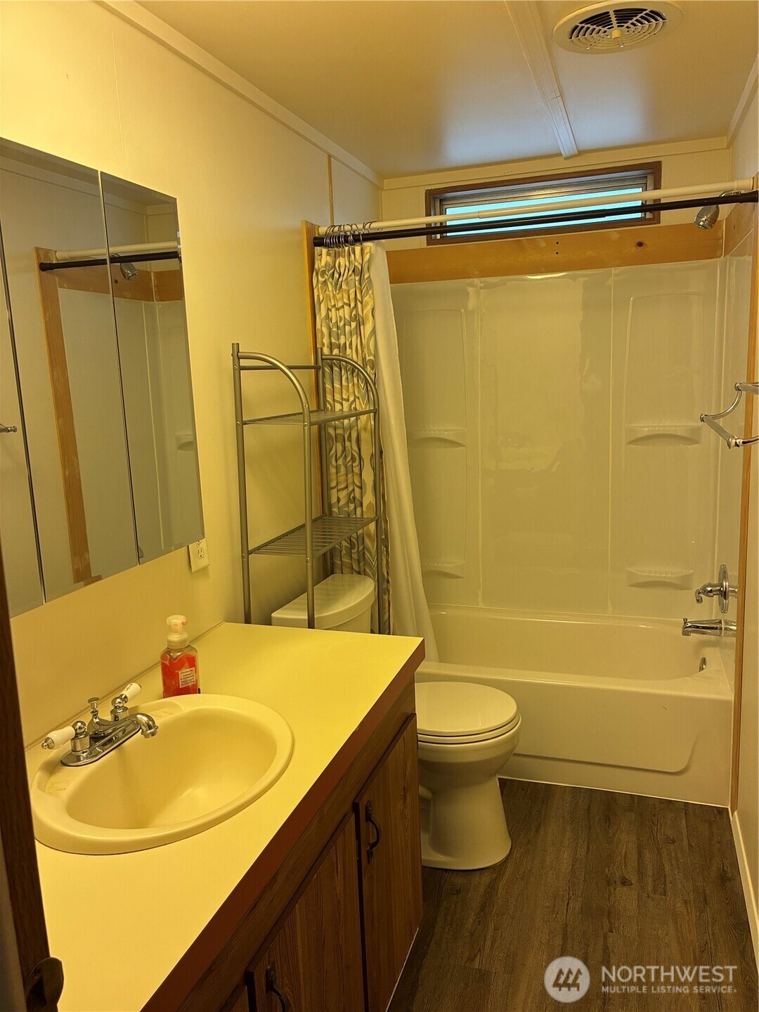 Full Bathroom at Mid Home for Convenience