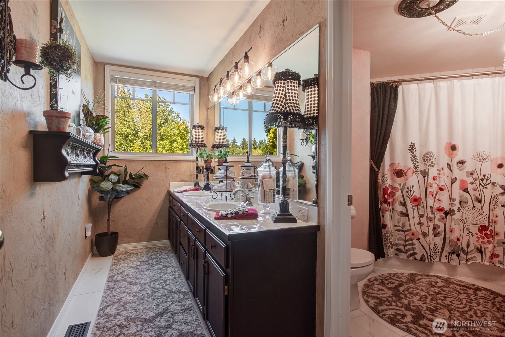 Second guest bathroom on the upper level.