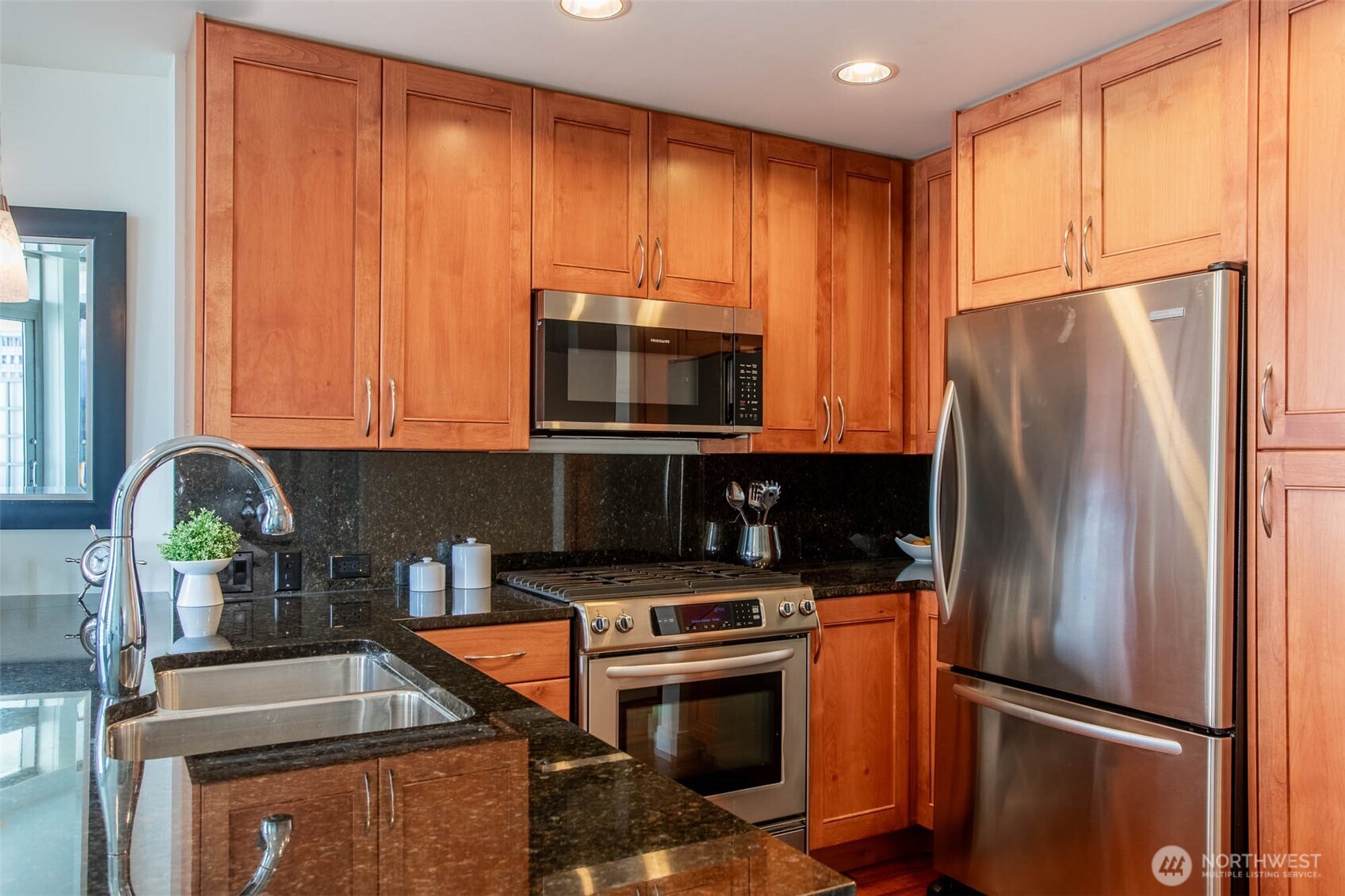 Beautiful Granite Countertops with High-End Quality Finishes & Details.