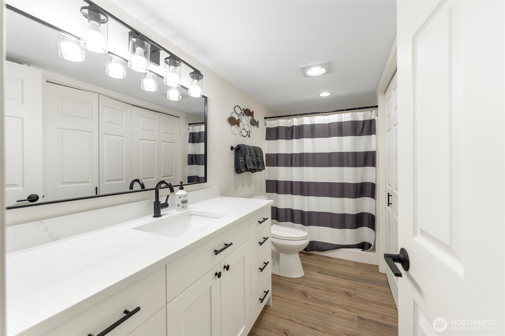 Lower Level Full Bath