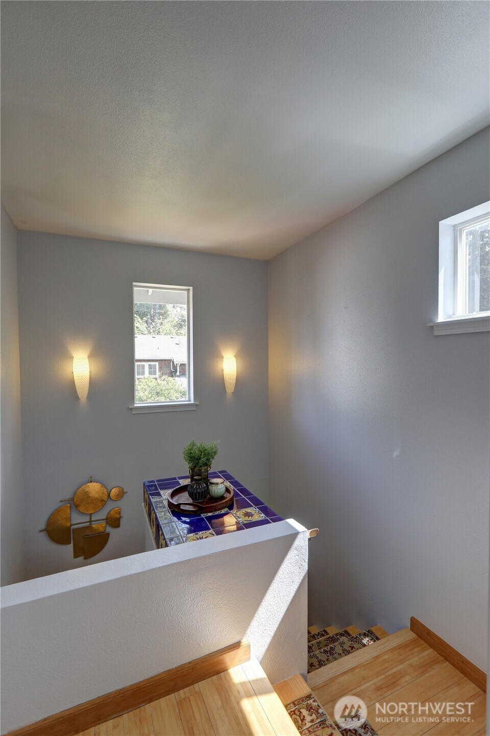 Primary bedroom suite w/ balcony access