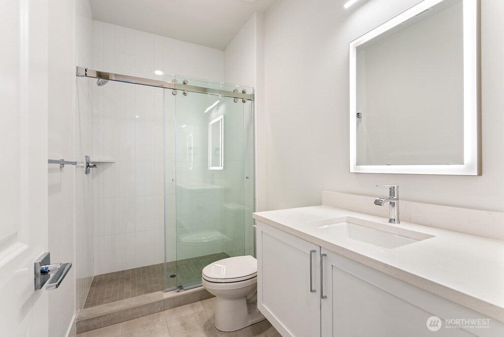 Main floor 3/4 bath