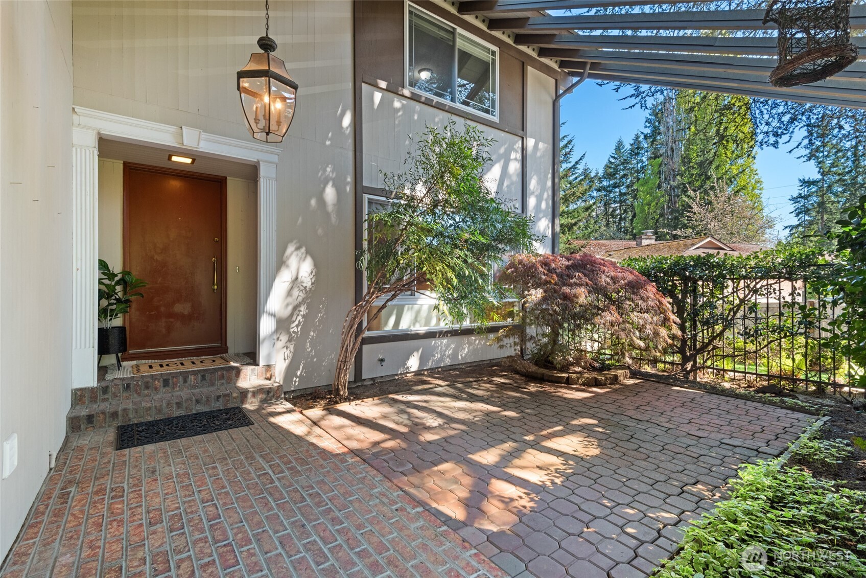 Lovely sitting area by front door entrance.