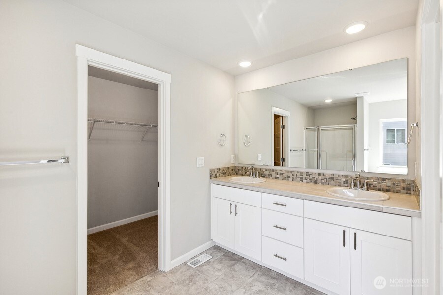 This is a presale home. Photos of the same floorplan in the community. Colors and features will vary.