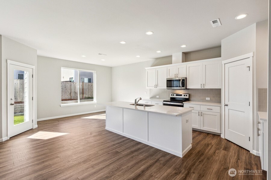 This is a presale home. Photos of the same floorplan in the community. Colors and features will vary.