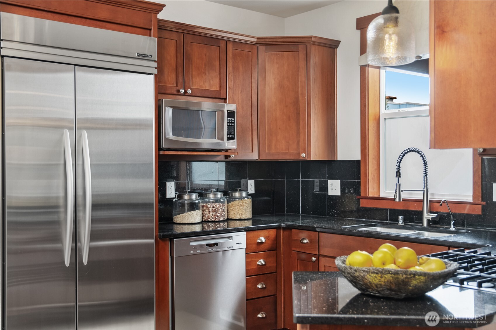 Gourmet kitchen