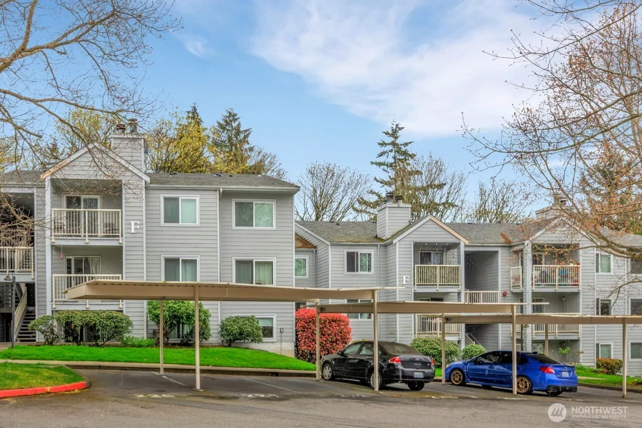 Welcome home to Renton Ridge Condo. This complex is a great place to call home! Originally built in 1990, professionally managed, and well-maintained. This community has already been updated with fiber cement siding.