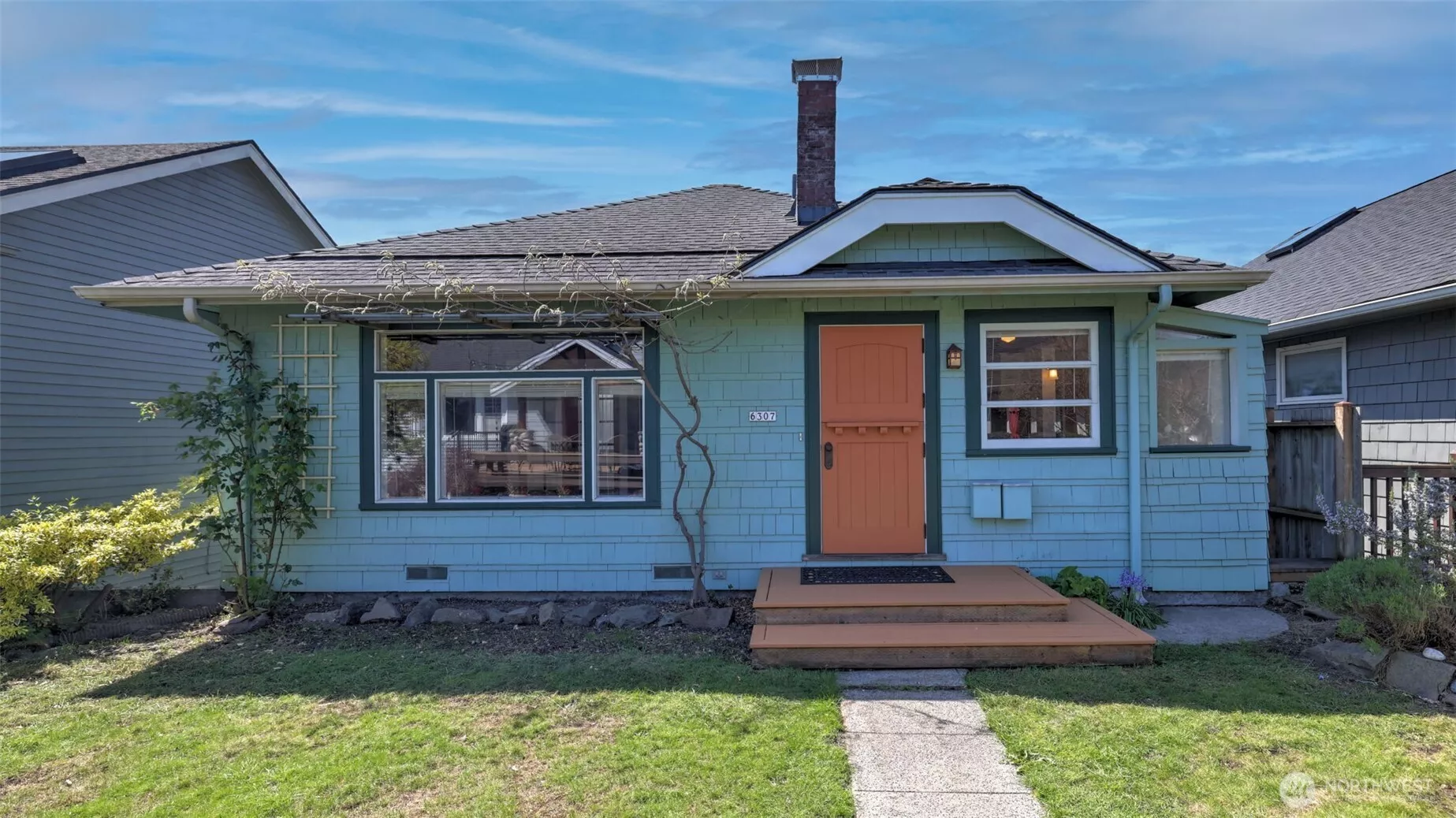 Adorable Alki Cottage / Duplex.